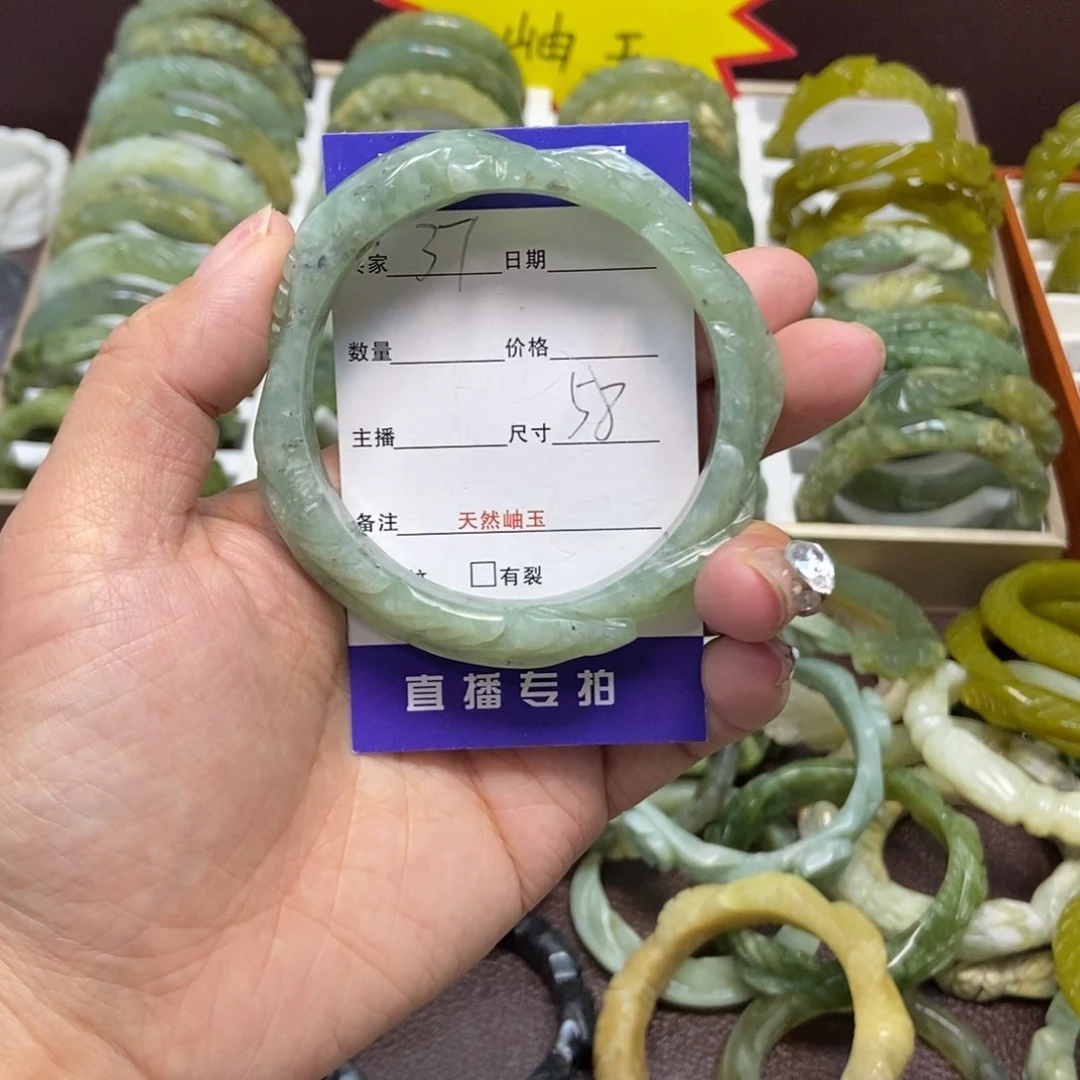 蛇纹石玉手镯未镶嵌