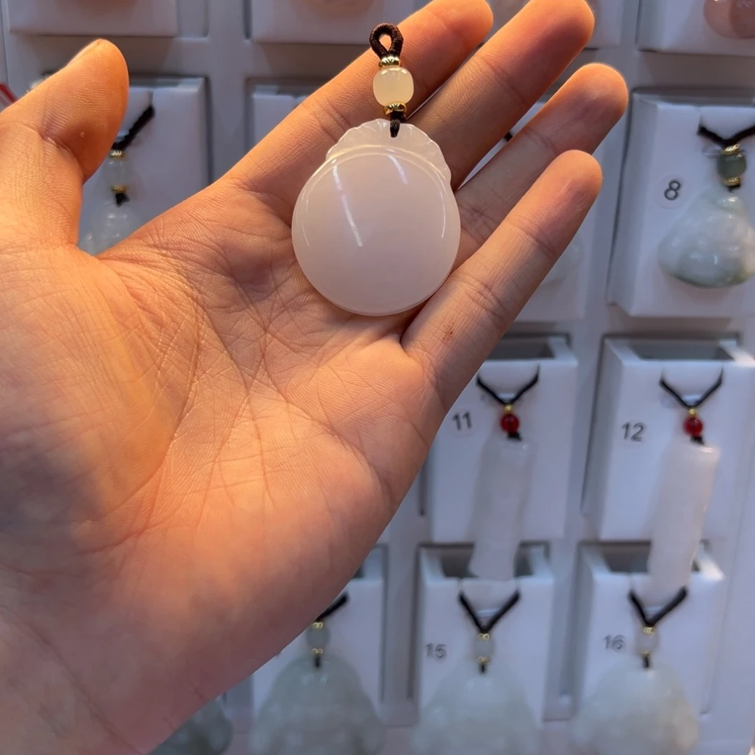 唐***】石英质玉（非洲翠）合金颈饰