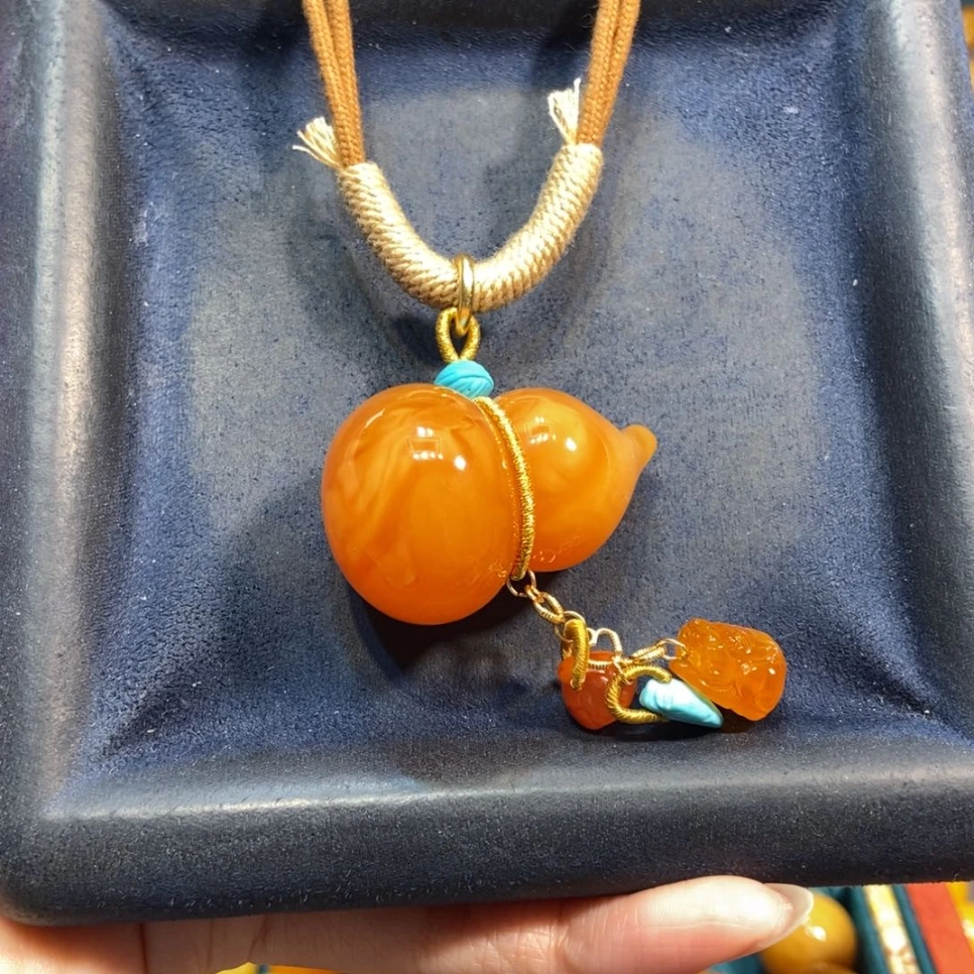 禅***儿琥珀未镶嵌颈饰蜜蜡