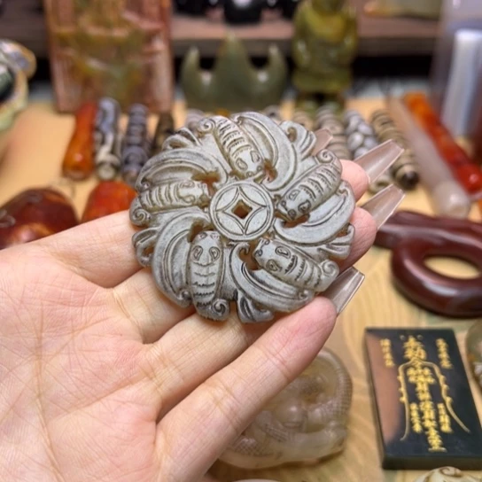 蛇纹石玉未镶嵌颈饰