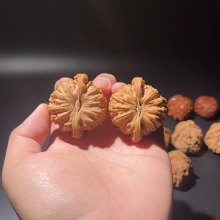 文玩核桃吊坠47全品闷白