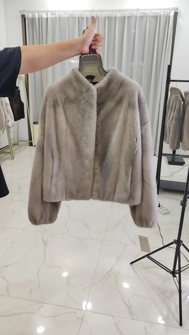 以赛亚 时光之境 25年冬季新款时尚女款哥本哈根紫金短二外套2886