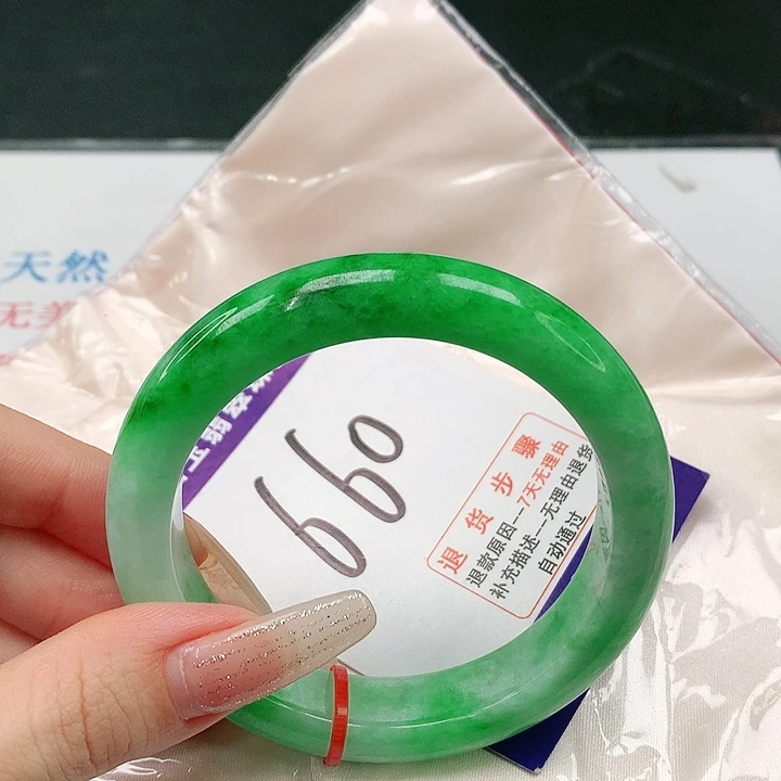 未镶嵌手镯翡翠蔚**?翡翠手镯