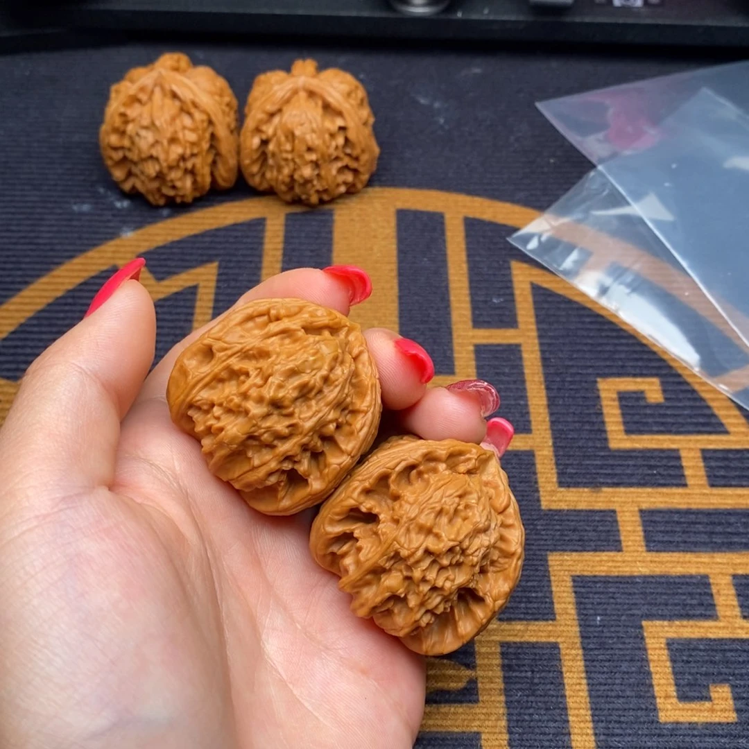 明***～文玩核桃吊坠白狮子
