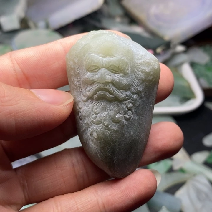 翡翠未镶嵌颈饰翡翠未镶嵌颈饰