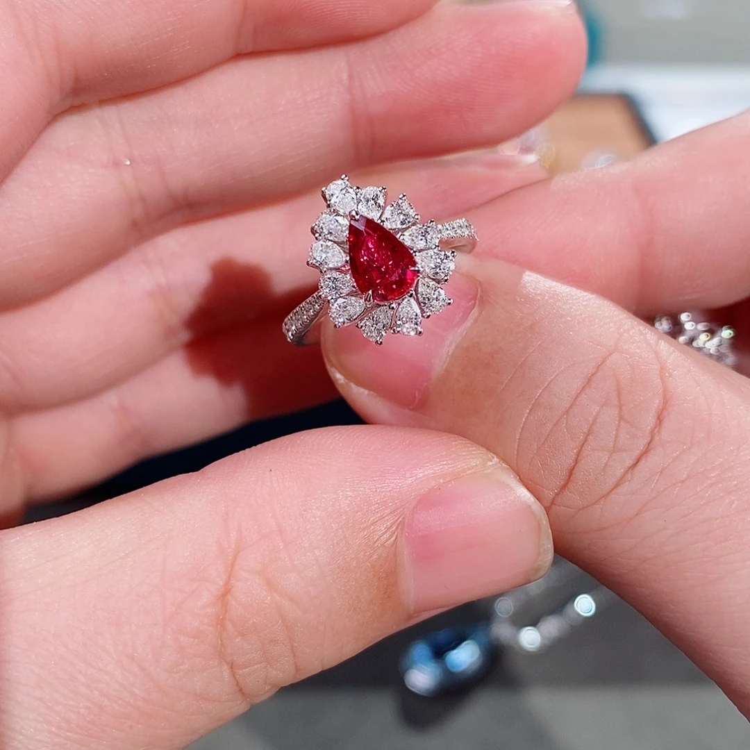 红宝石戒指18K金镶嵌吉尔德无烧鸽血红1.00