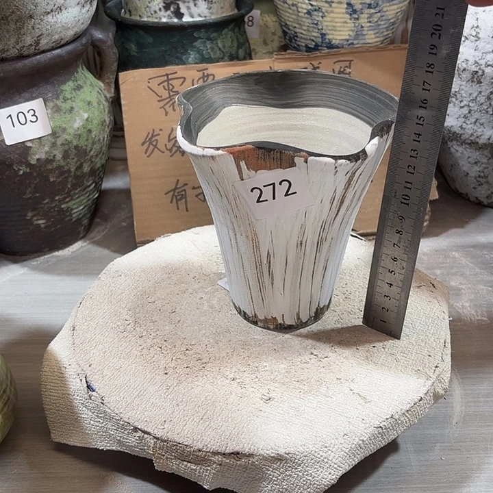 陶摆件高15，口14，有孔，272