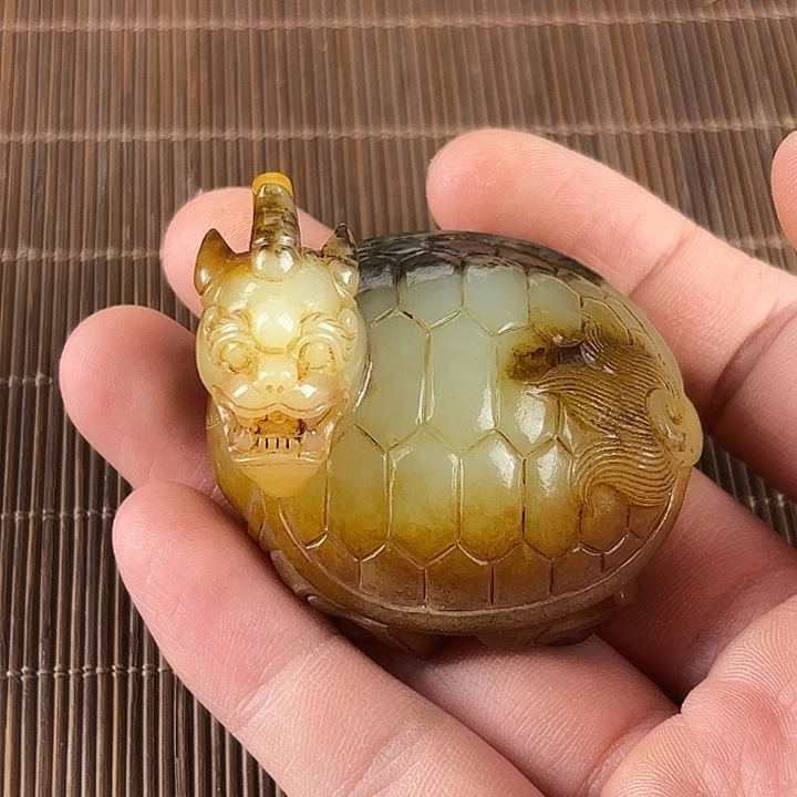小***牙和田玉未镶嵌挂件