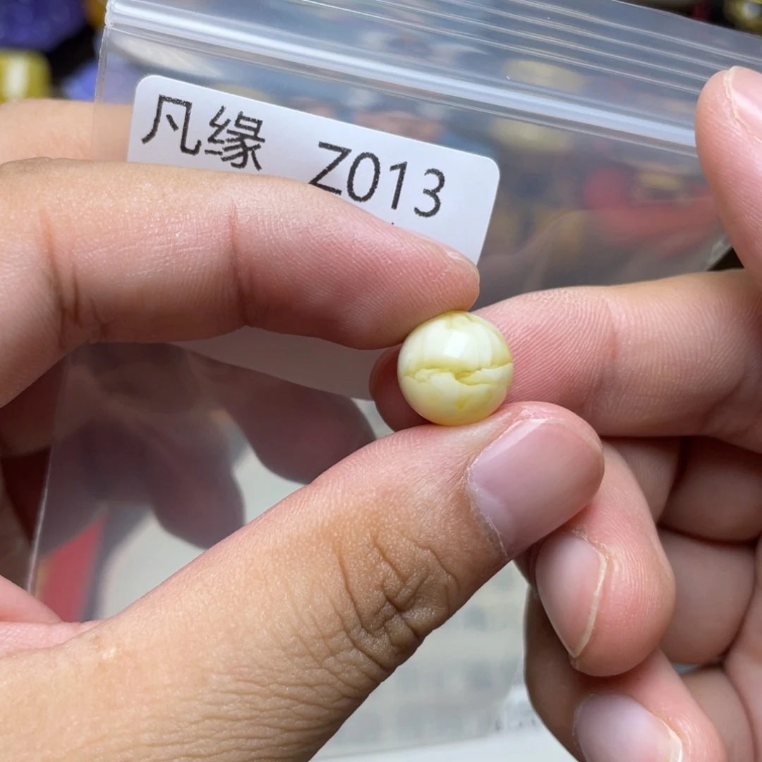 未镶嵌琥珀珠宝奇石