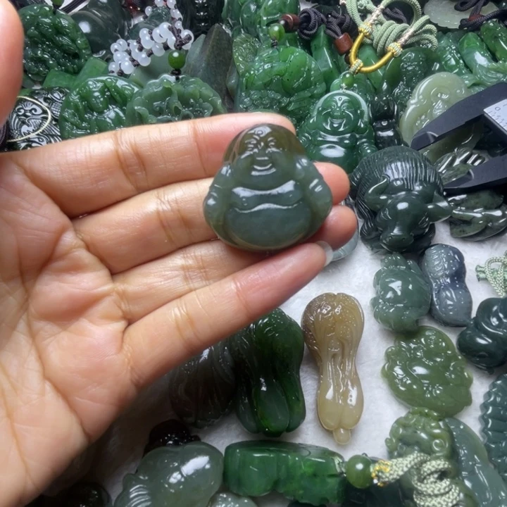 和田玉未镶嵌颈饰