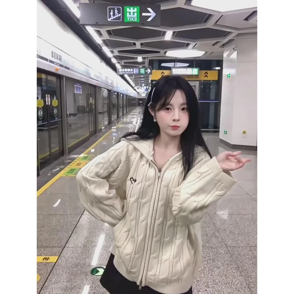 2025年美式复古连帽针织开衫女麻花毛衣双拉链外套学院风软糯上衣