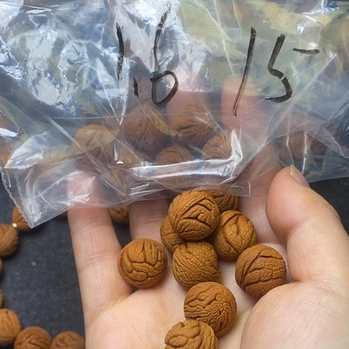 木质类秦岭山野生桃核