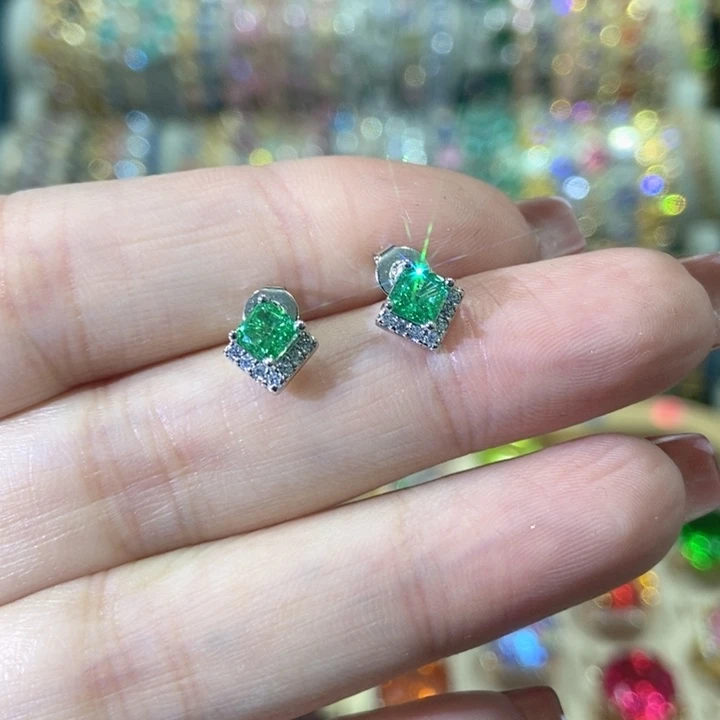 66锆石（处理）耳钉