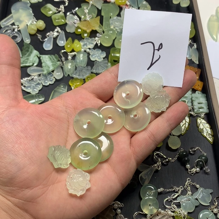 ****呀蛇纹石玉未镶嵌耳钉
