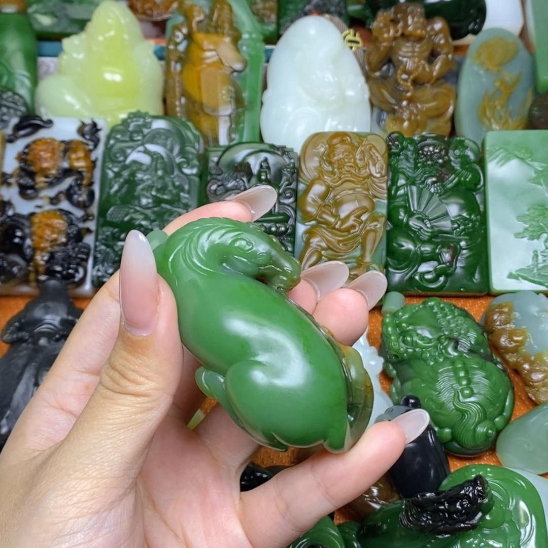 永***久和田玉未镶嵌颈饰