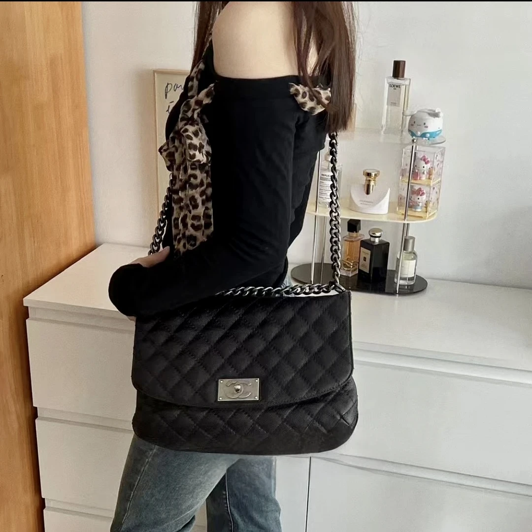 95新 Chanel/香奈儿 宽五金链条黑银鱼子酱斜挎包 底长33 20开