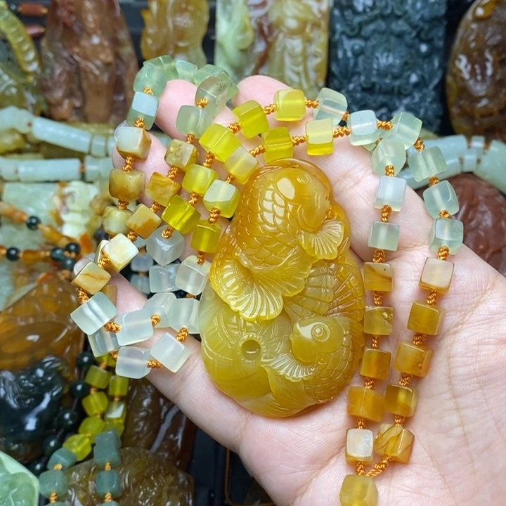 蓦***首未镶嵌蛇纹石玉颈饰