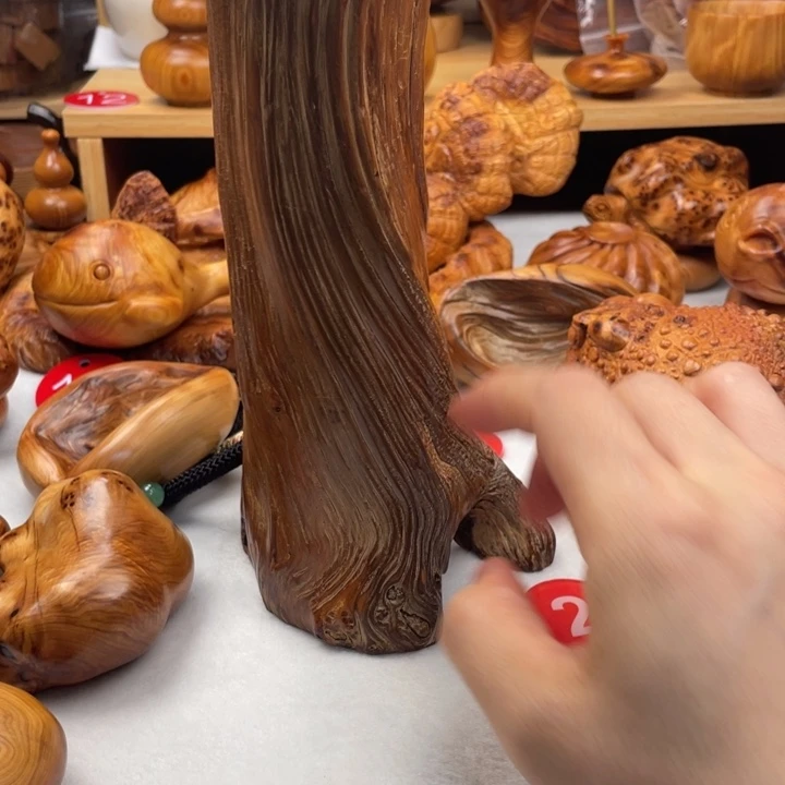 木太行精品原皮笔筒
