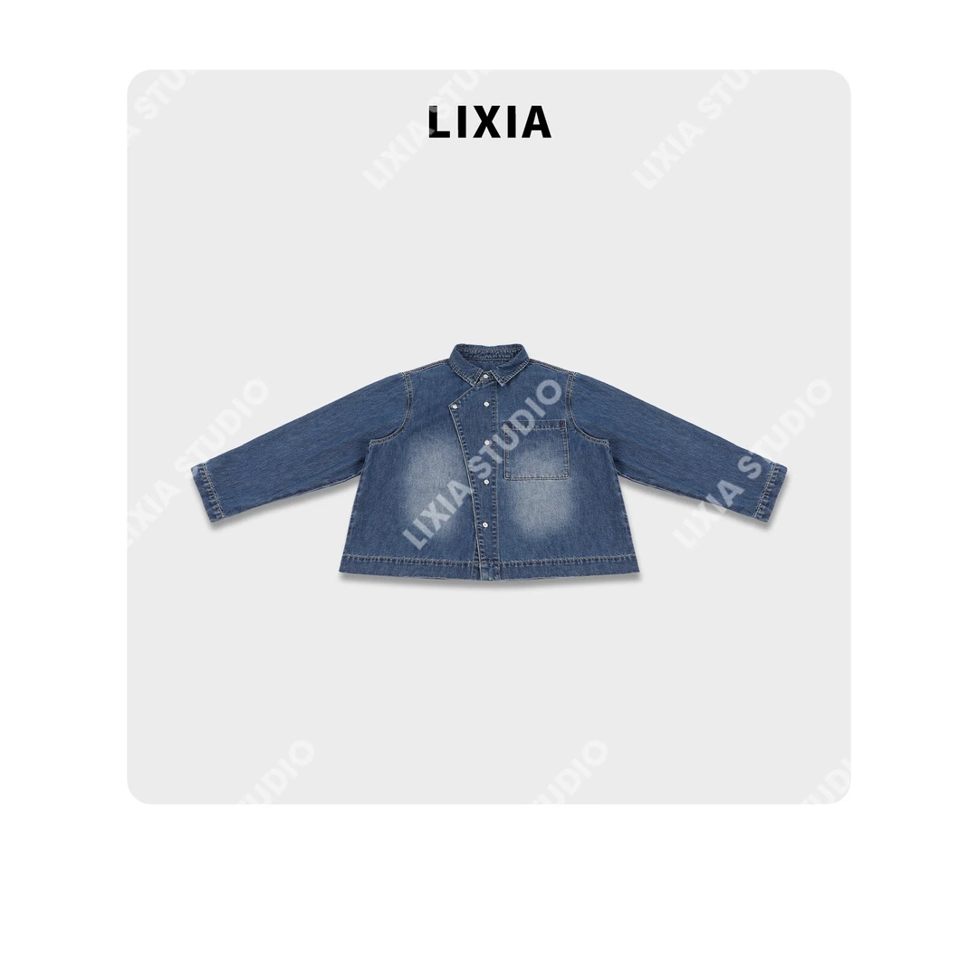 LIXIA【漫旧斜扣】休闲风时尚个性纽扣设计宽松翻领牛仔衬衫-D9131