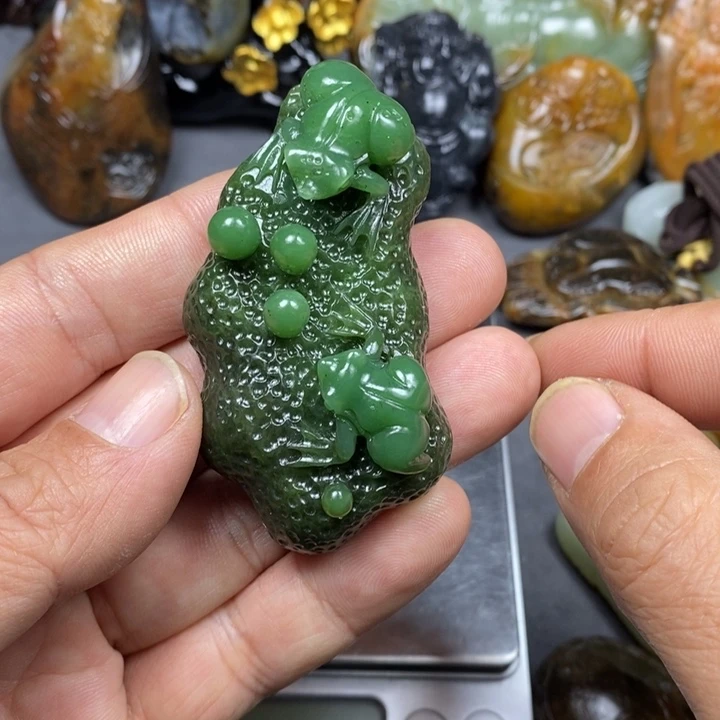 和田玉未镶嵌把件