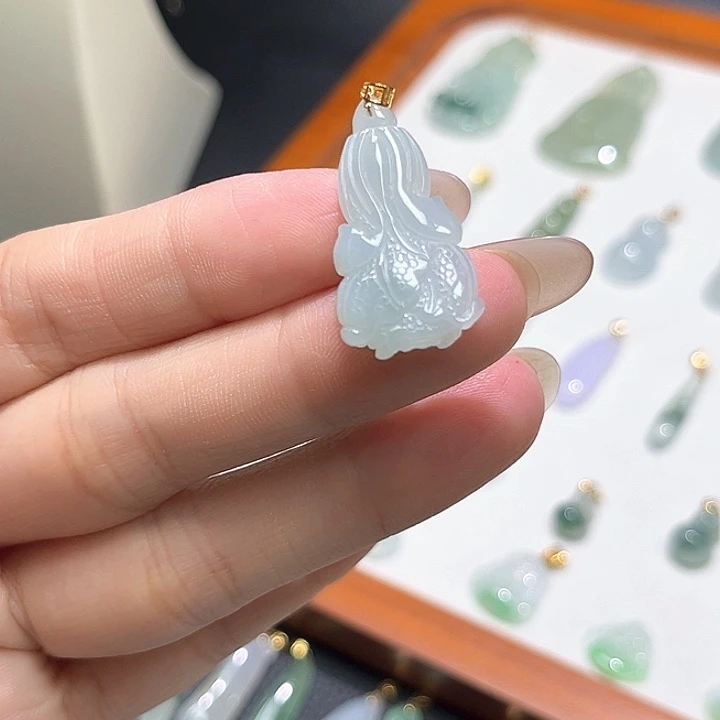 颈饰18K金镶嵌翡翠