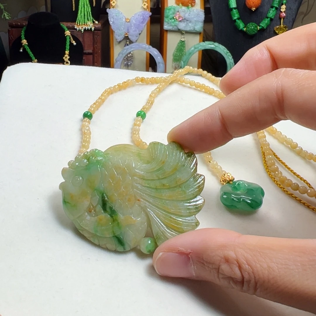 翡翠未镶嵌吊坠(赠链)俏色金鱼