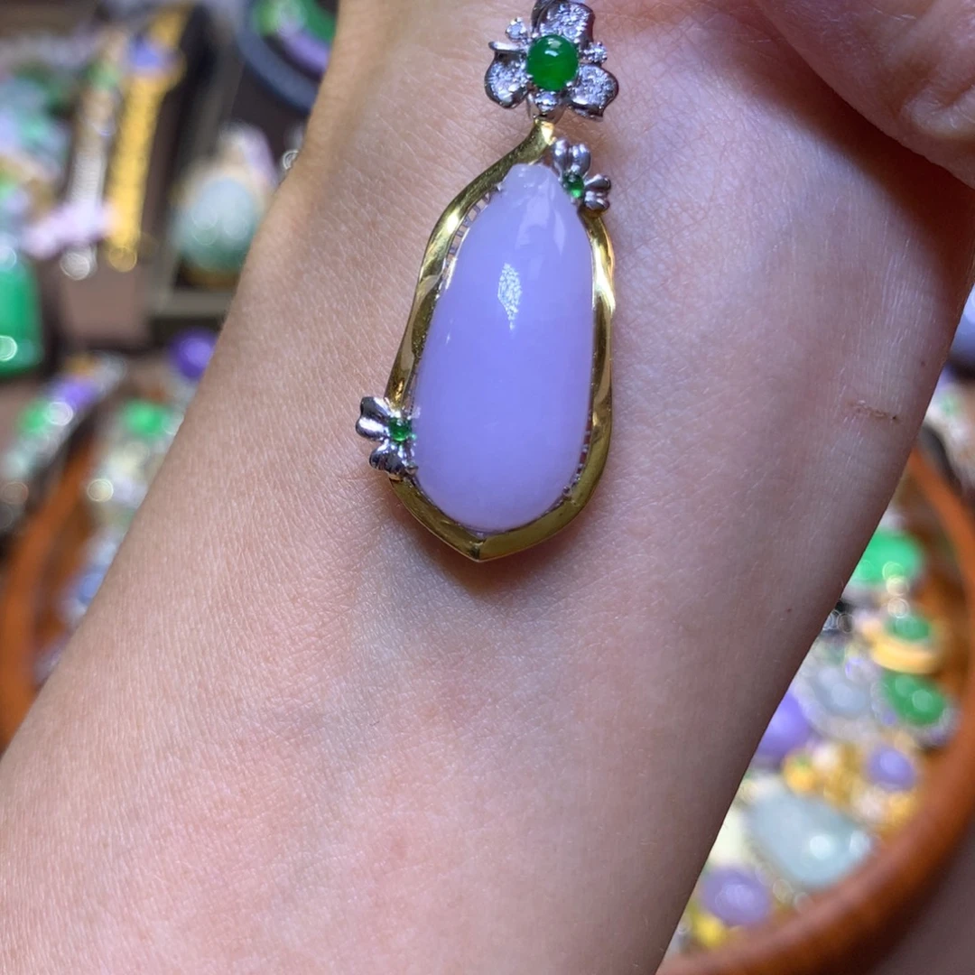 翡翠18K金镶嵌颈饰