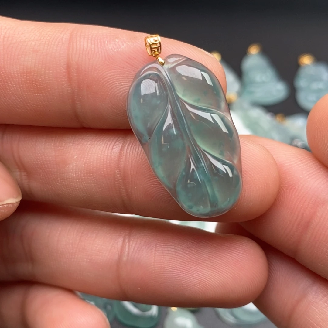 颈饰18K金镶嵌翡翠