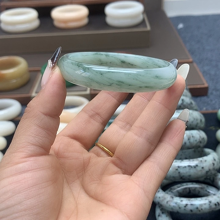 石英质玉未镶嵌手镯