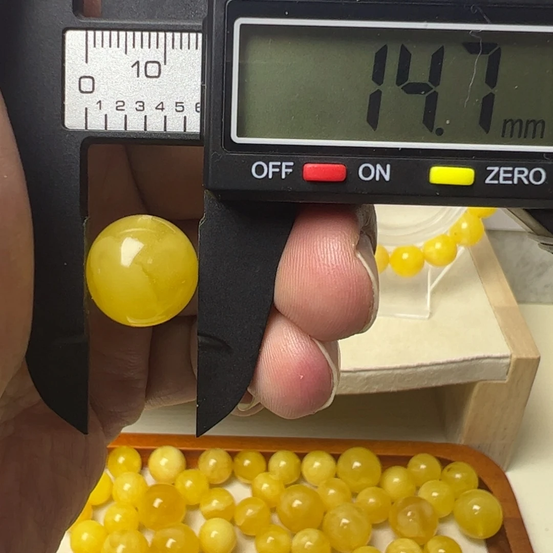 琥珀未镶嵌裸石微瑕单珠049