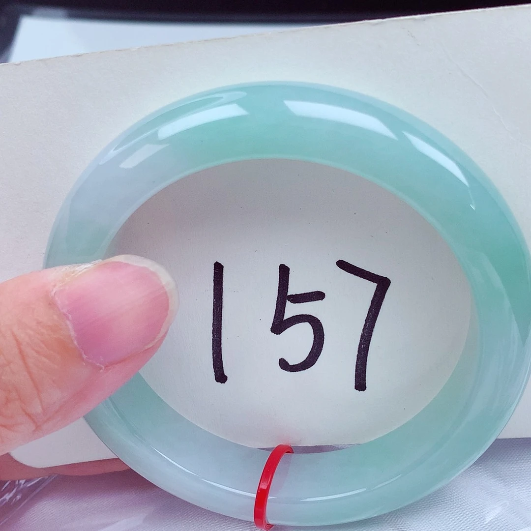 翡翠手镯未镶嵌翡翠