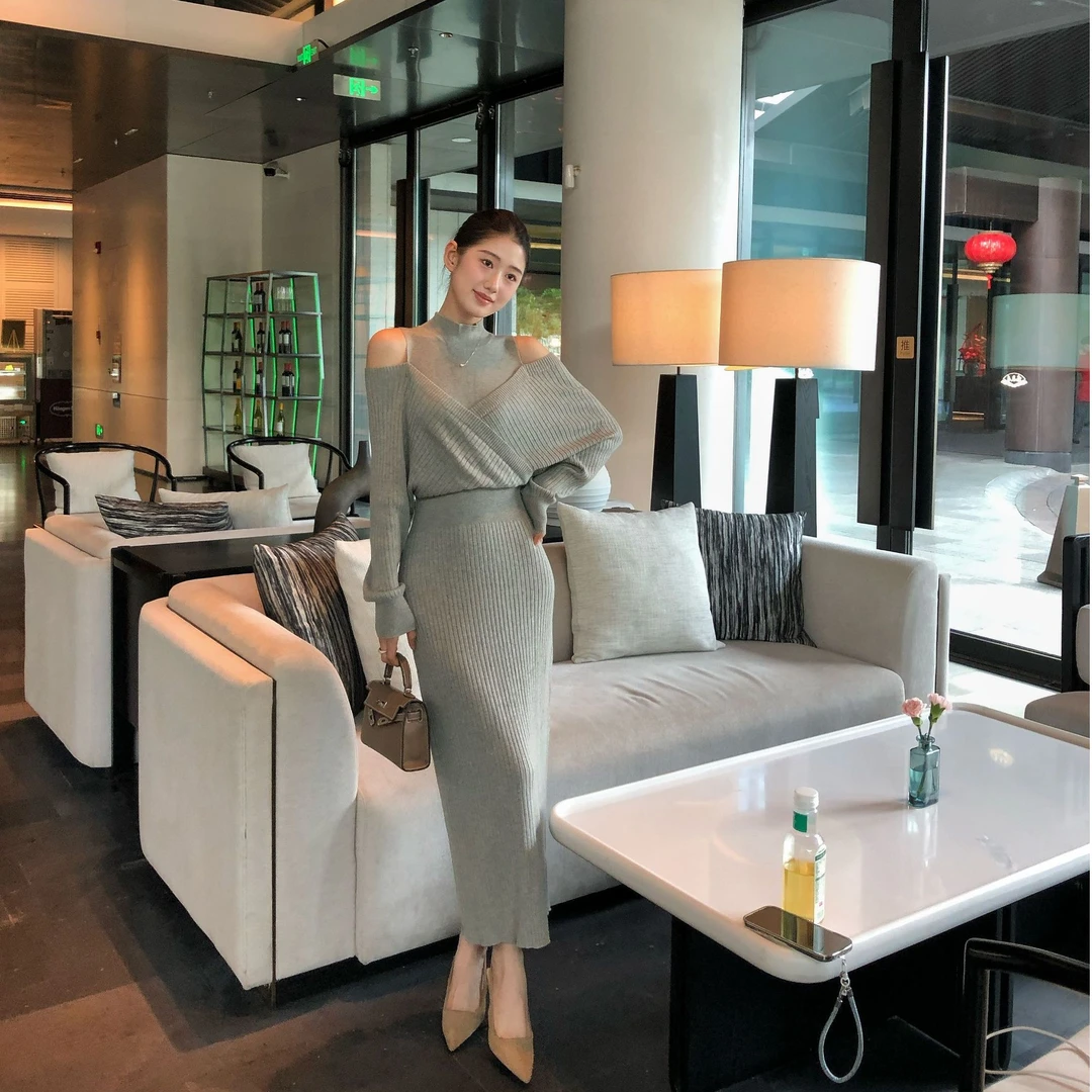 温柔风心机露肩小众针织长裙女秋冬名媛高级感收腰约会通勤连衣裙