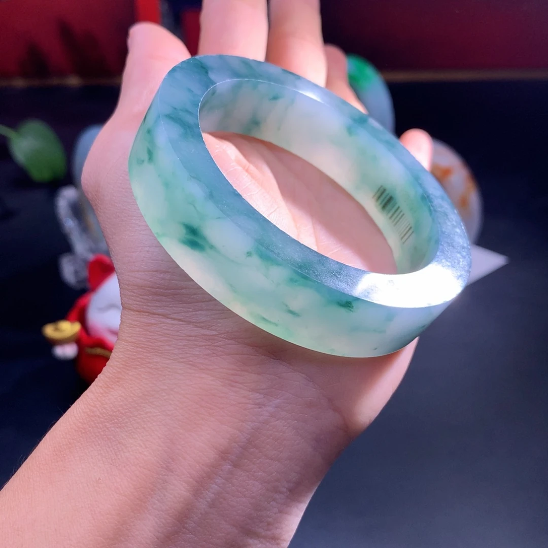 定制翡翠未镶嵌翡翠手镯