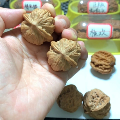 文玩核桃吊坠浮**斯野狼