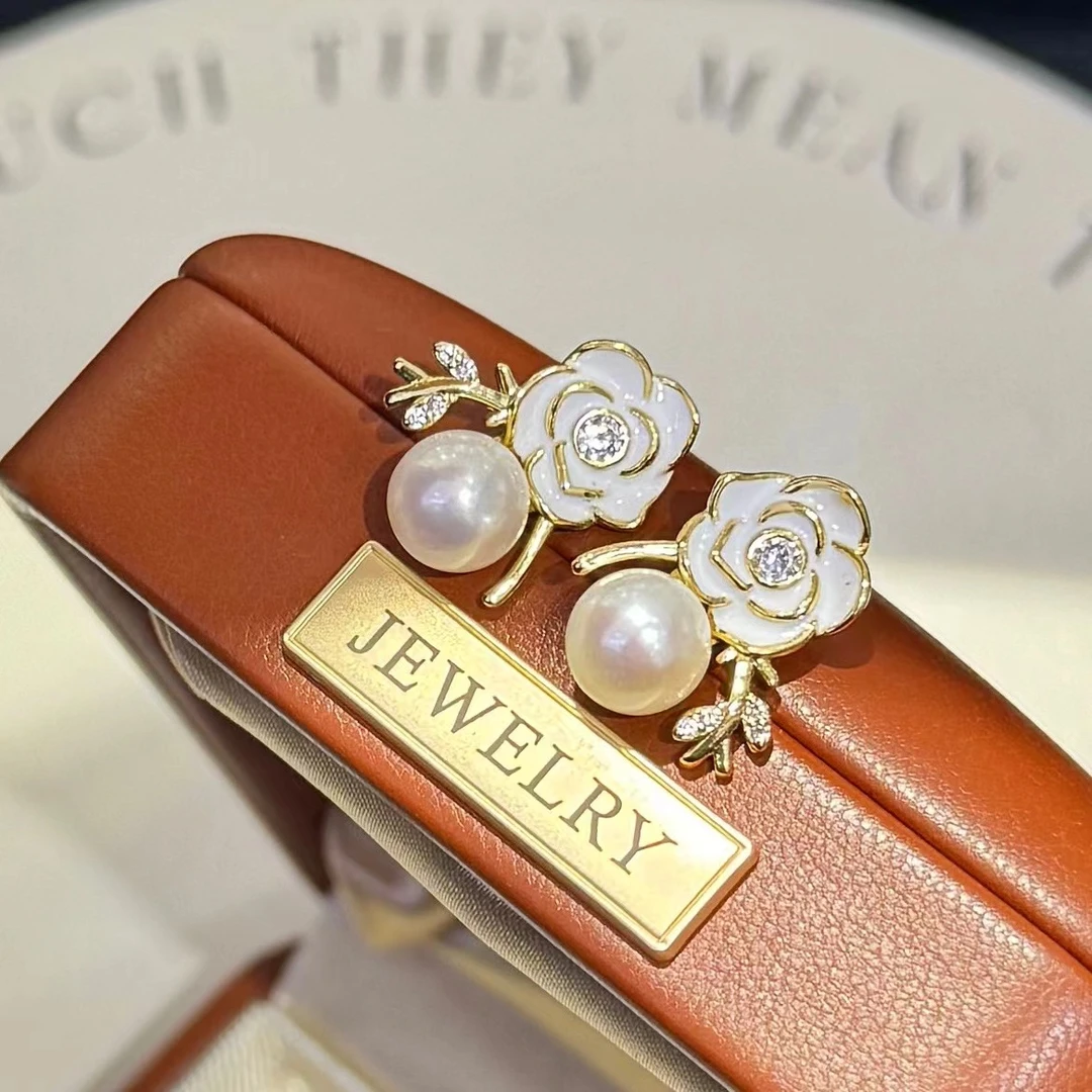 白色山茶花耳钉，天然淡水珍珠，滴油立体设计