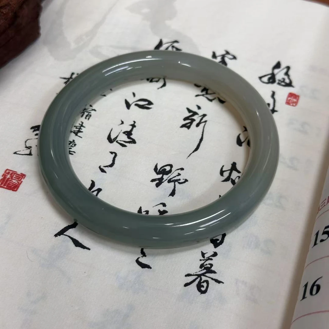 天然翠绿玛瑙手镯—多样性发其一