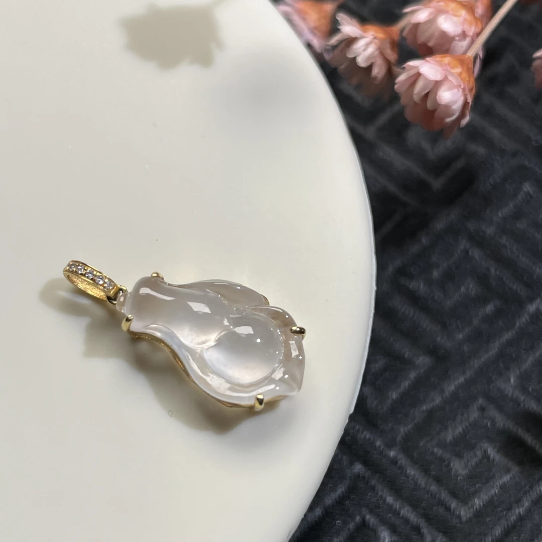 18K金镶嵌翡翠玻璃种郁金香吊坠，种老起光，冰透饱满