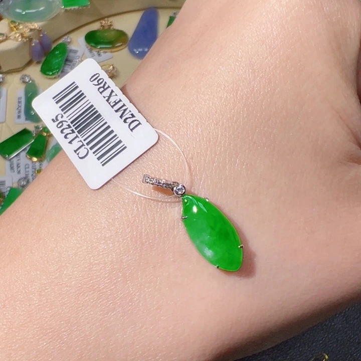 翡翠挂件18K金镶嵌翡翠