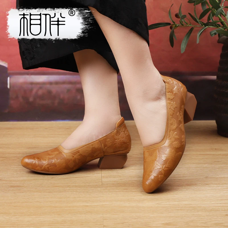 相伴相伴复古手工真皮女士春季单鞋妈妈民族风中老年蜜蜡色53220