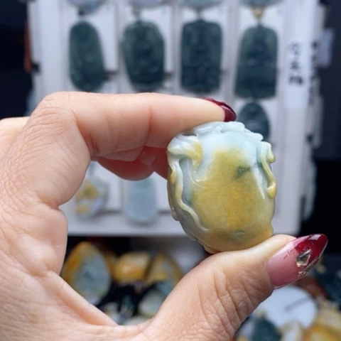 翡翠颈饰未镶嵌翡翠