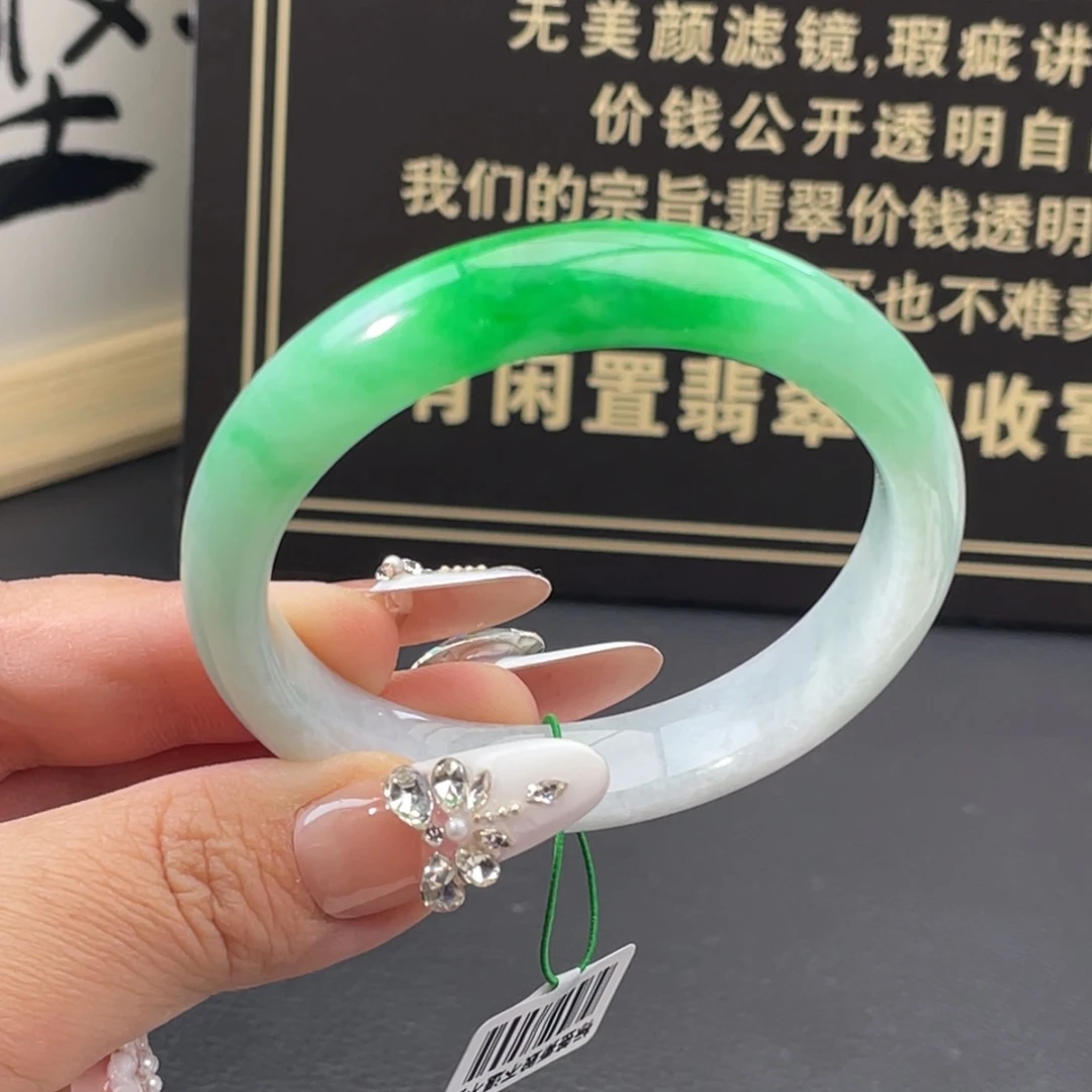 翡翠未镶嵌手镯辣绿白底青正圈手镯