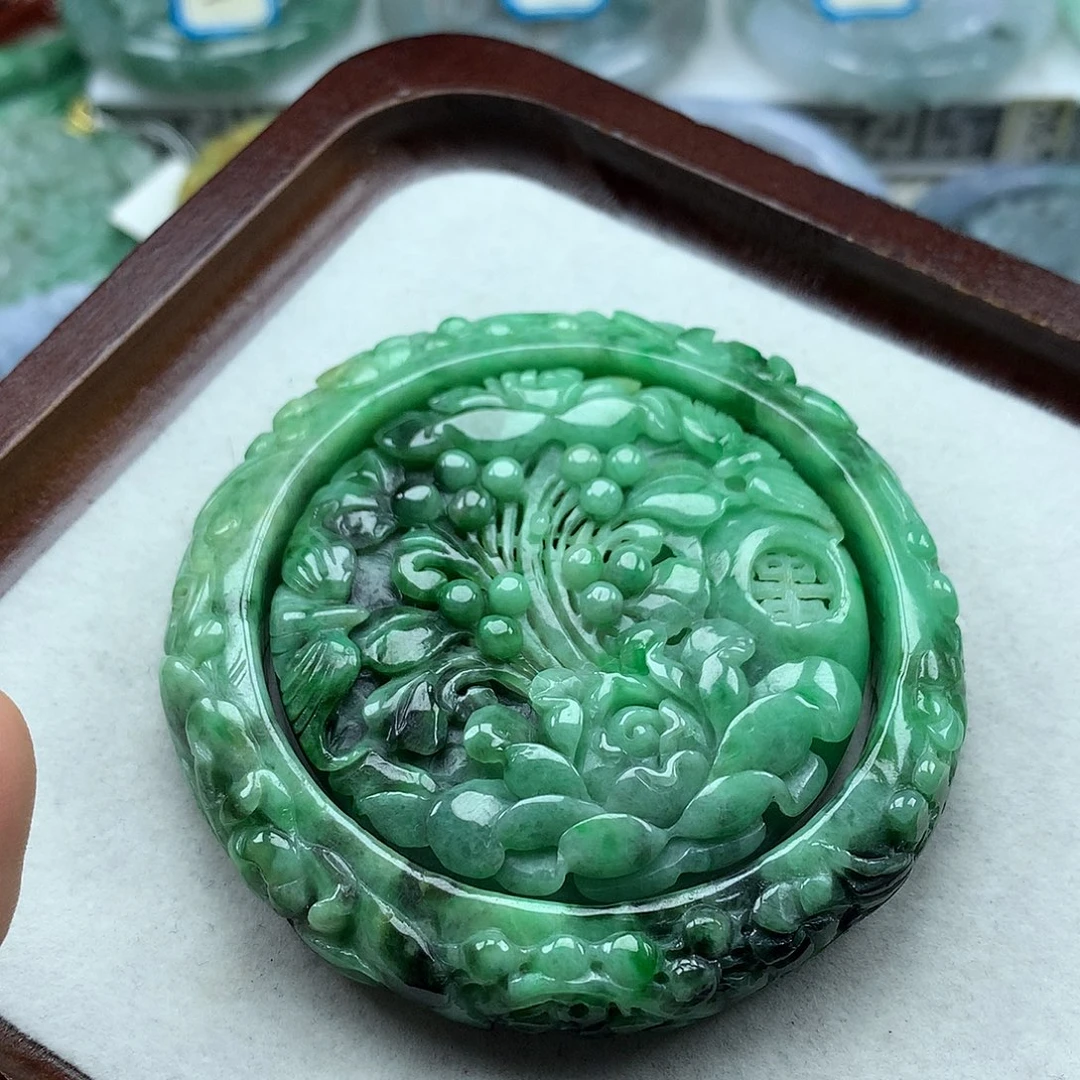 翡翠未镶嵌手镯复古风格