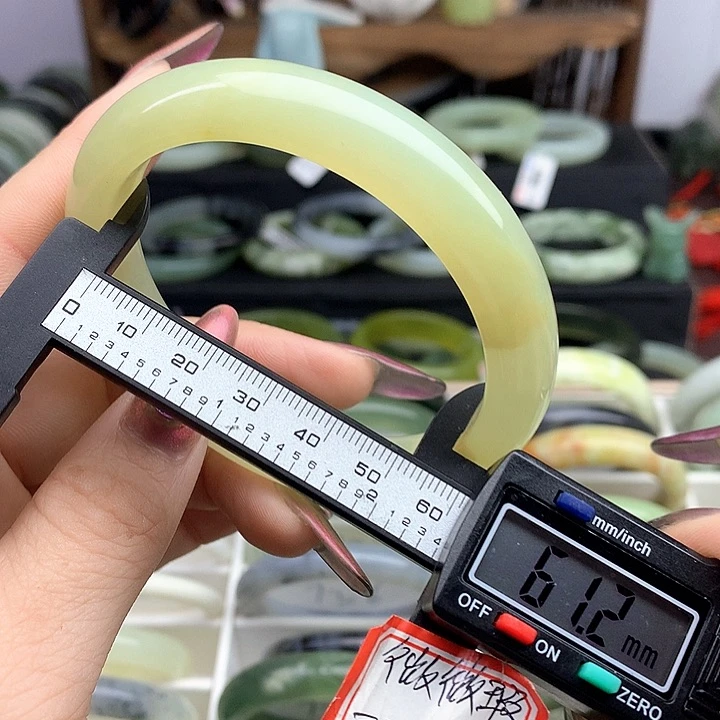 蛇纹石玉手镯未镶嵌756