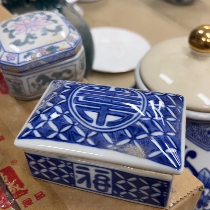 瓷片微瑕陶瓶。。。。。。。。。。。。。