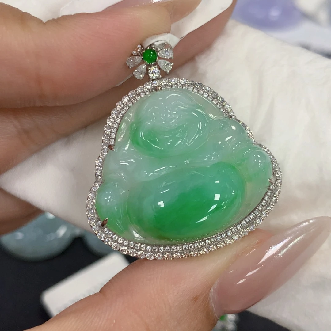 颈饰18K金镶嵌翡翠