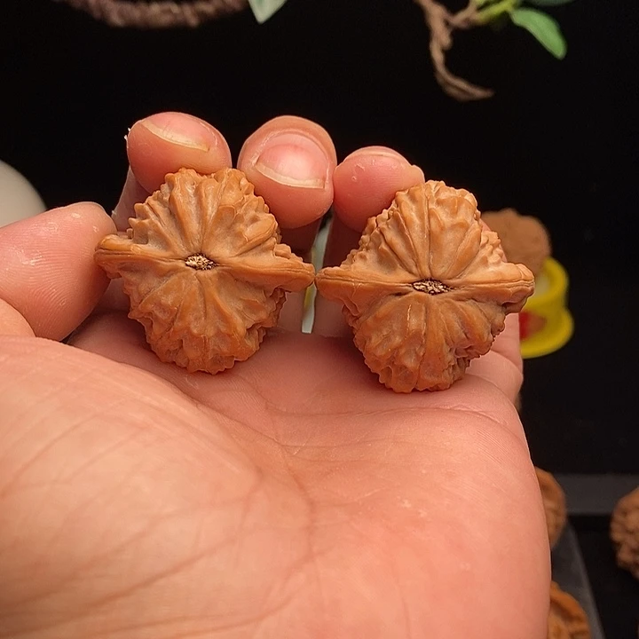 桃核吊坠马老四38