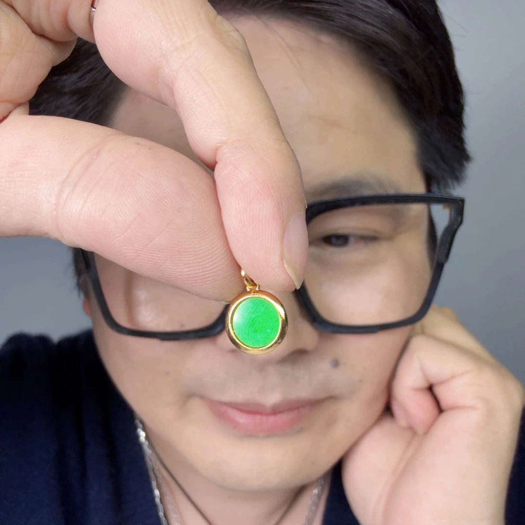 翡翠18K金镶嵌颈饰一件