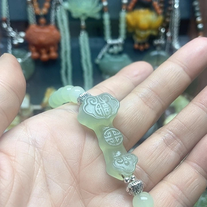 未镶嵌蛇纹石玉颈饰