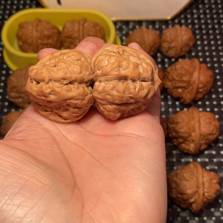 游***a文玩核桃把件四开大腿