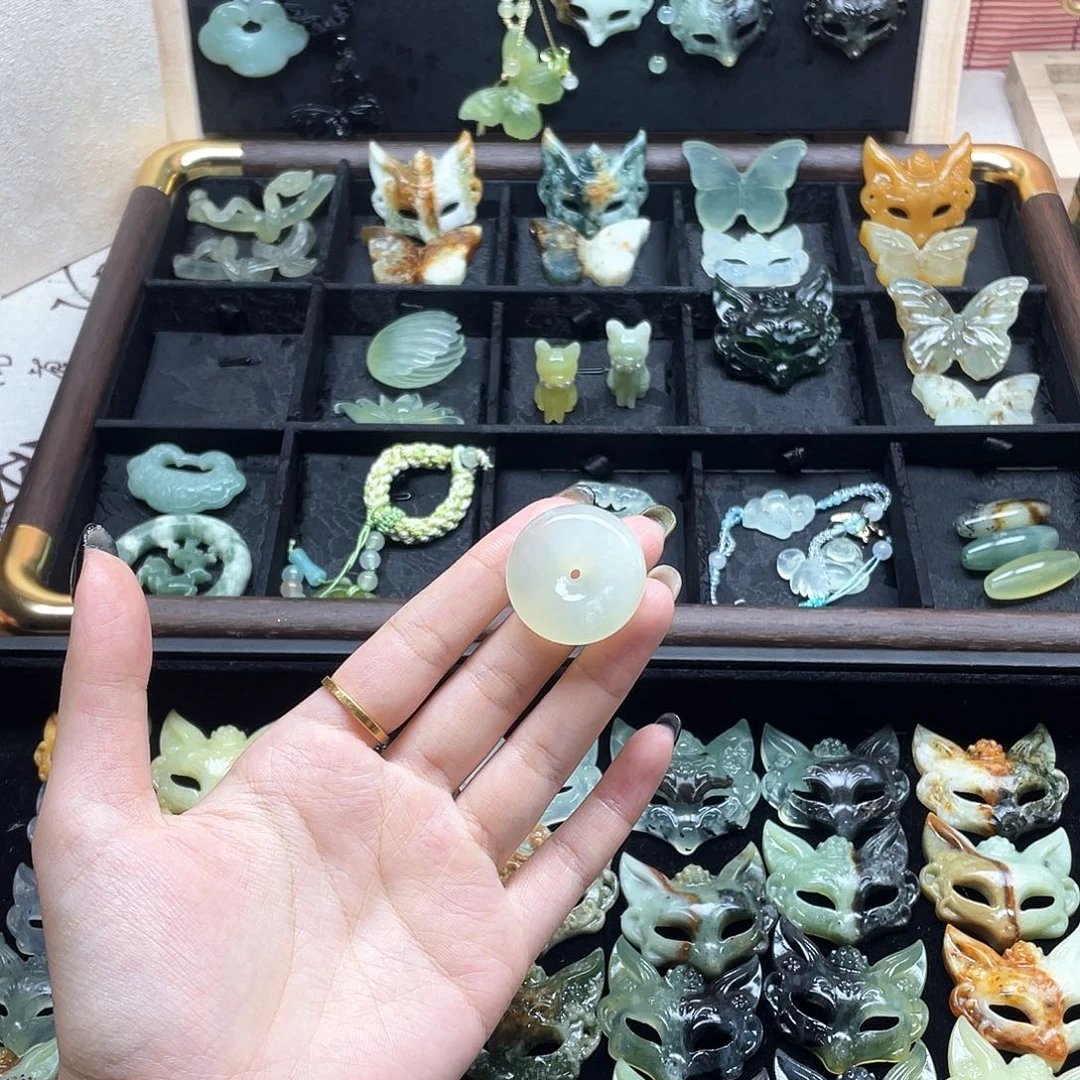 未镶嵌蛇纹石玉颈饰福利不退不换